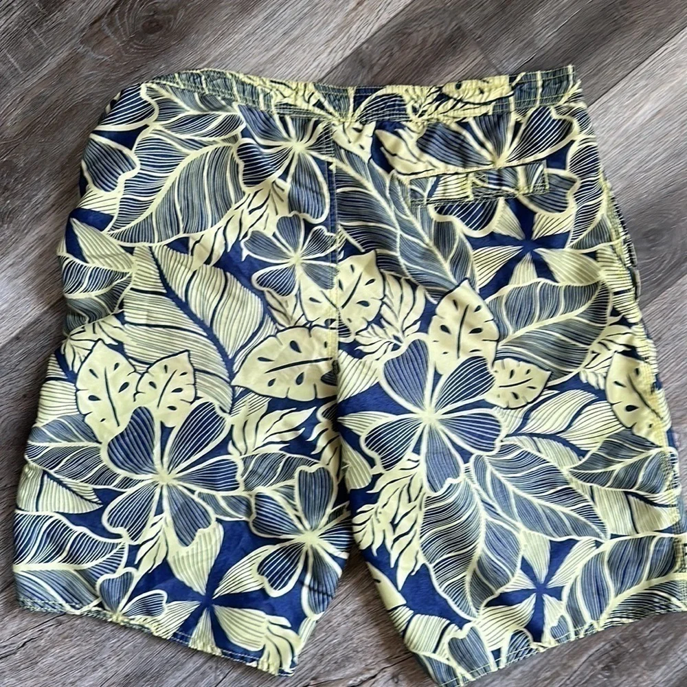 St. John’s Bay shorts men’s swim trunks, yellow and gray floral size medium - Picture 5 of 9